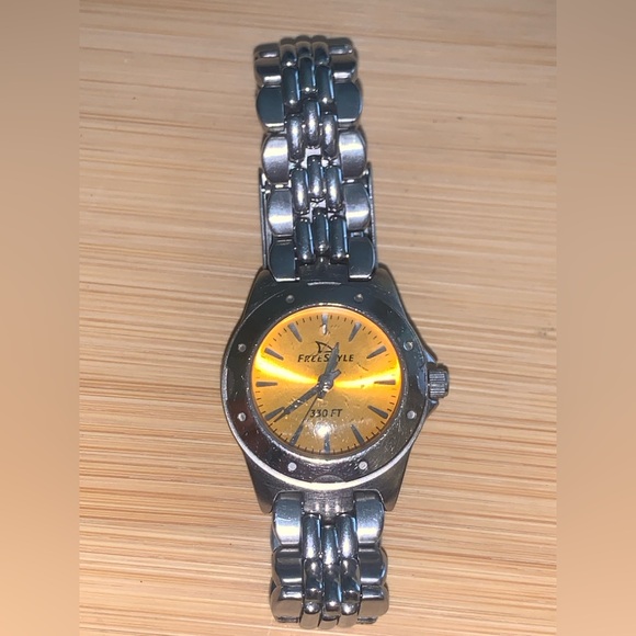 Freestyle Performance Timing: Japan Quartz Mvmnt: Locking Safety Band - Picture 1 of 12